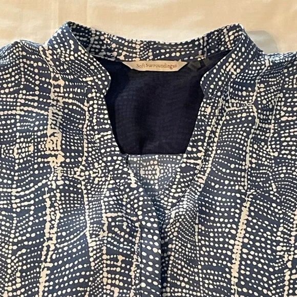 COPY - 👚 SOFT SURROUNDINGS L Ombré Tunic. Abstract blue and white dot print. 👚 - Picture 3 of 11